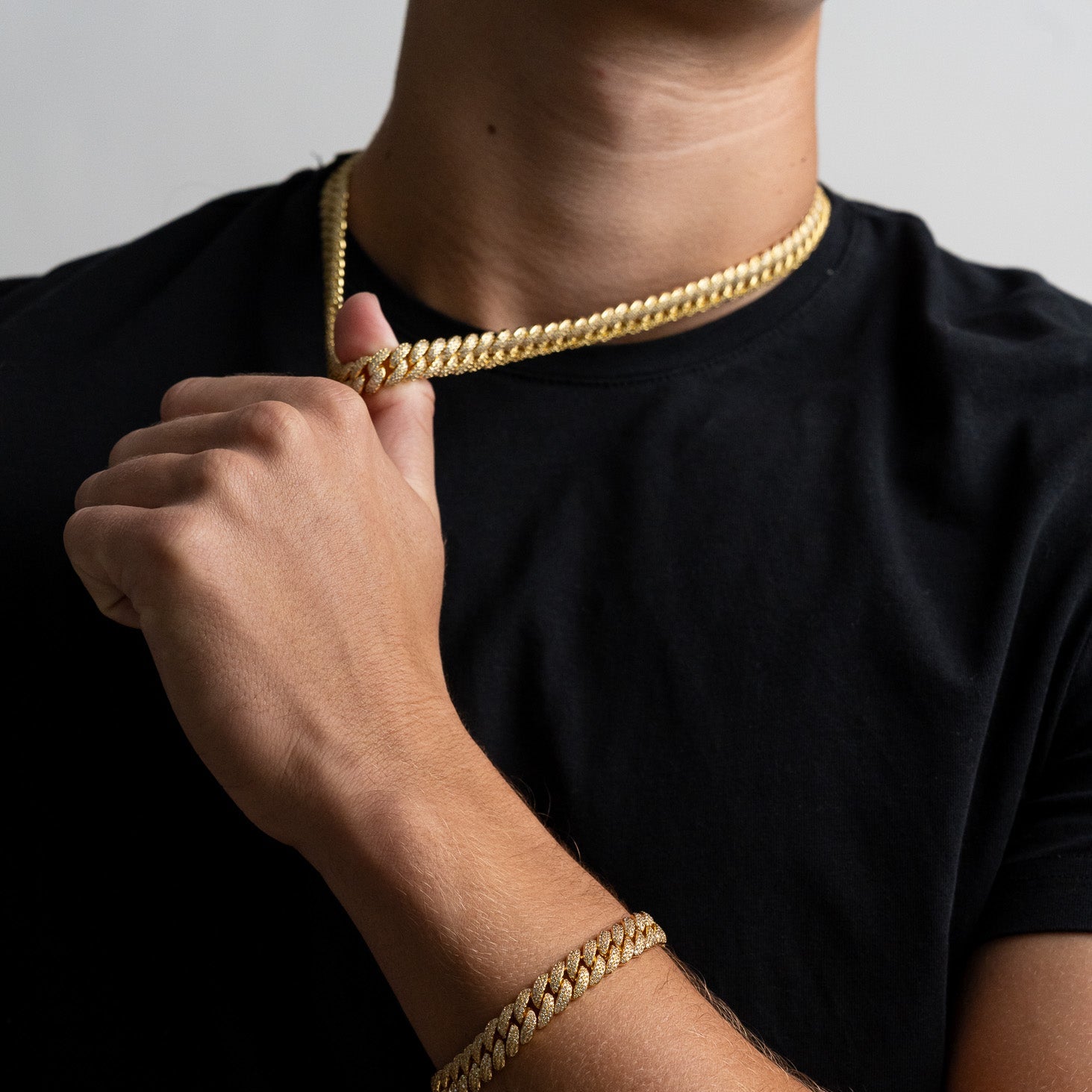 Iced Out Cuban Chain 10MM (Gold)